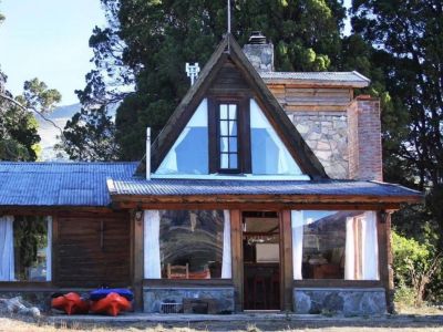 Accommodation in Lago Meliquina (30 Km. from San Martín de los Andes) Rucachaw