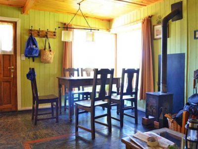 Accommodation in Lago Meliquina (30 Km. from San Martín de los Andes) La Escondida Cabañas